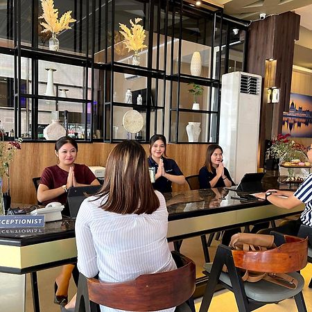Premiere Hotel Tegal 外观 照片