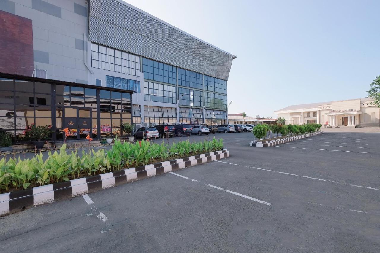 Premiere Hotel Tegal 外观 照片