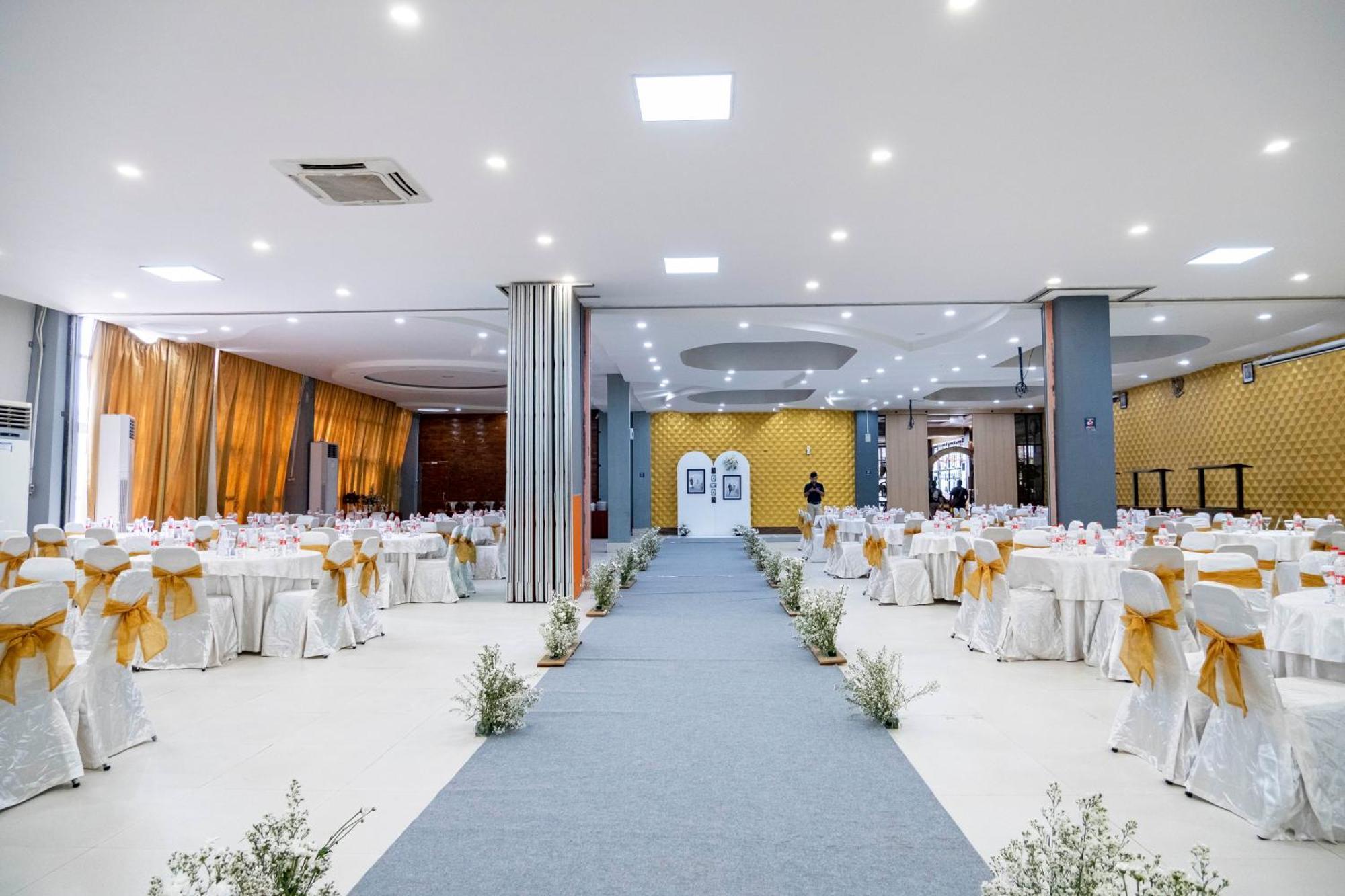 Premiere Hotel Tegal 外观 照片