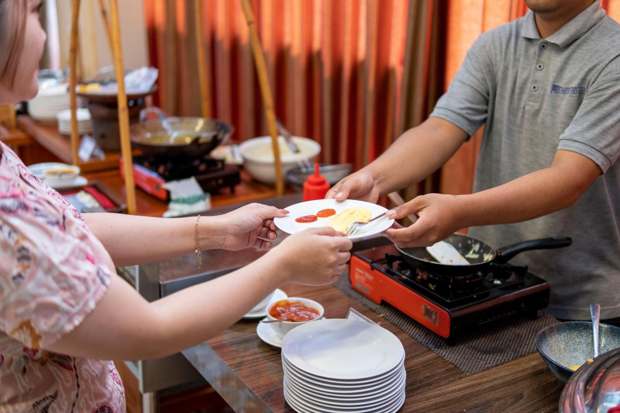 Premiere Hotel Tegal 外观 照片