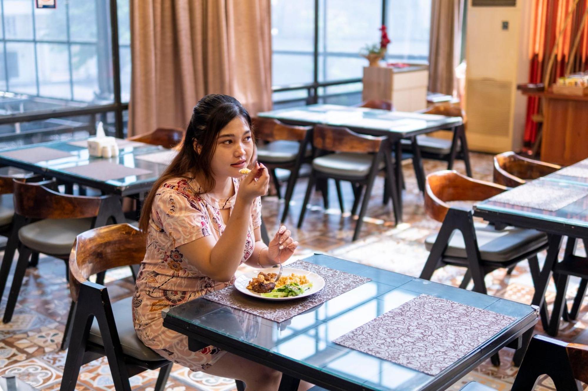 Premiere Hotel Tegal 外观 照片