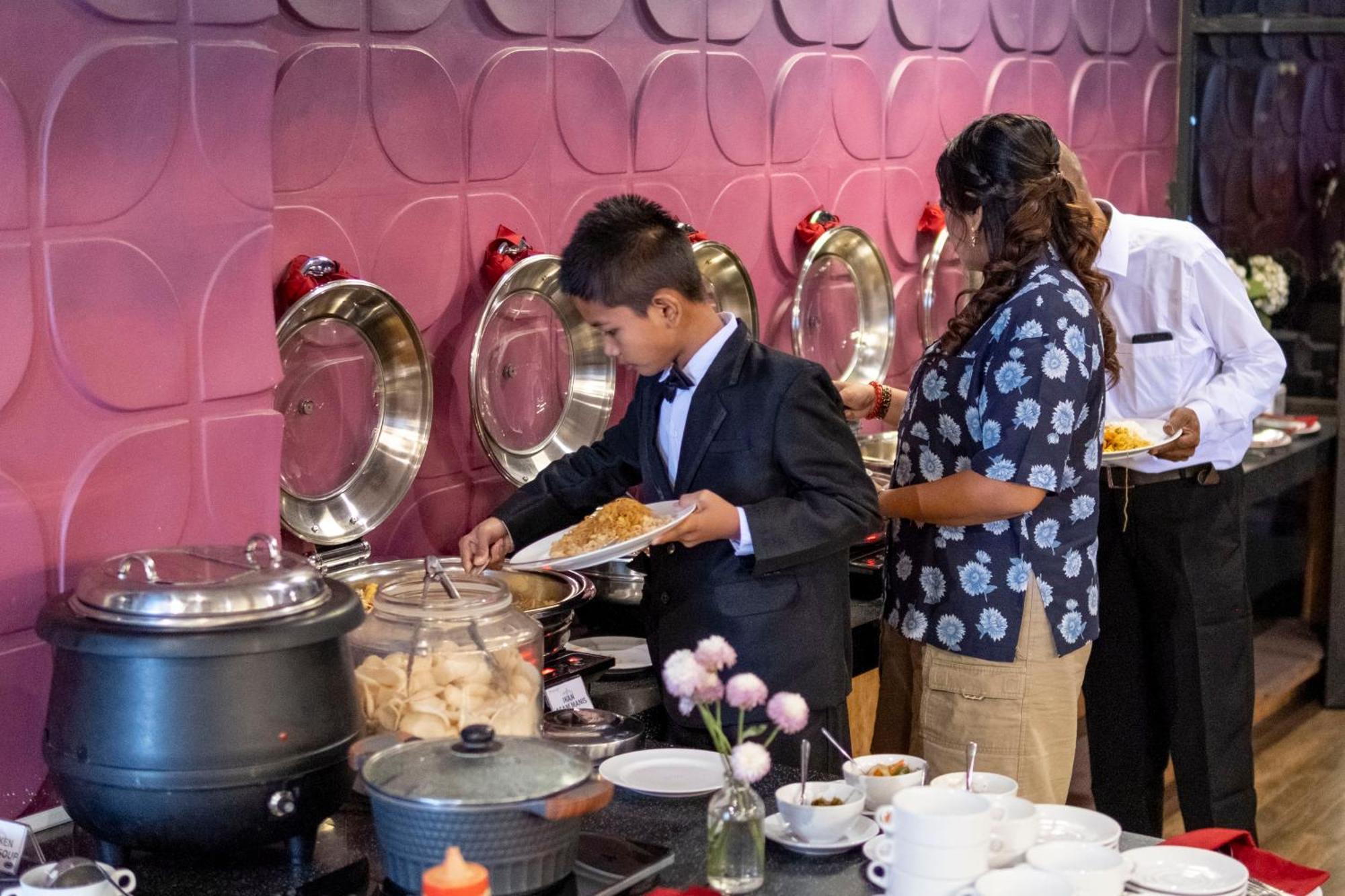 Premiere Hotel Tegal 外观 照片