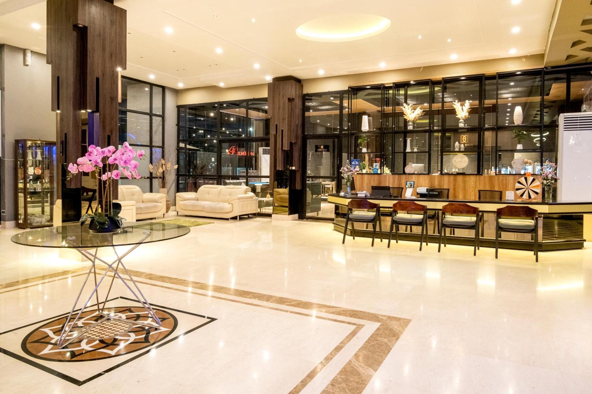 Premiere Hotel Tegal 外观 照片