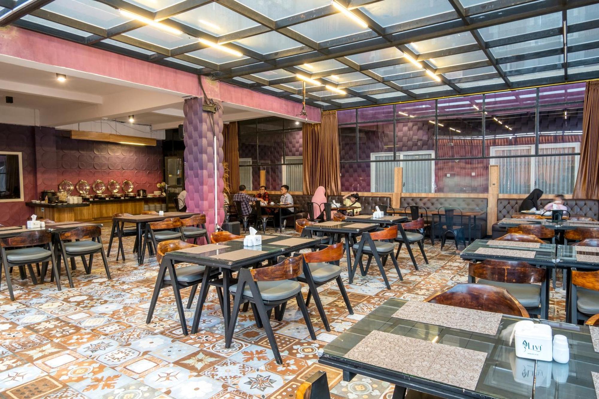 Premiere Hotel Tegal 外观 照片