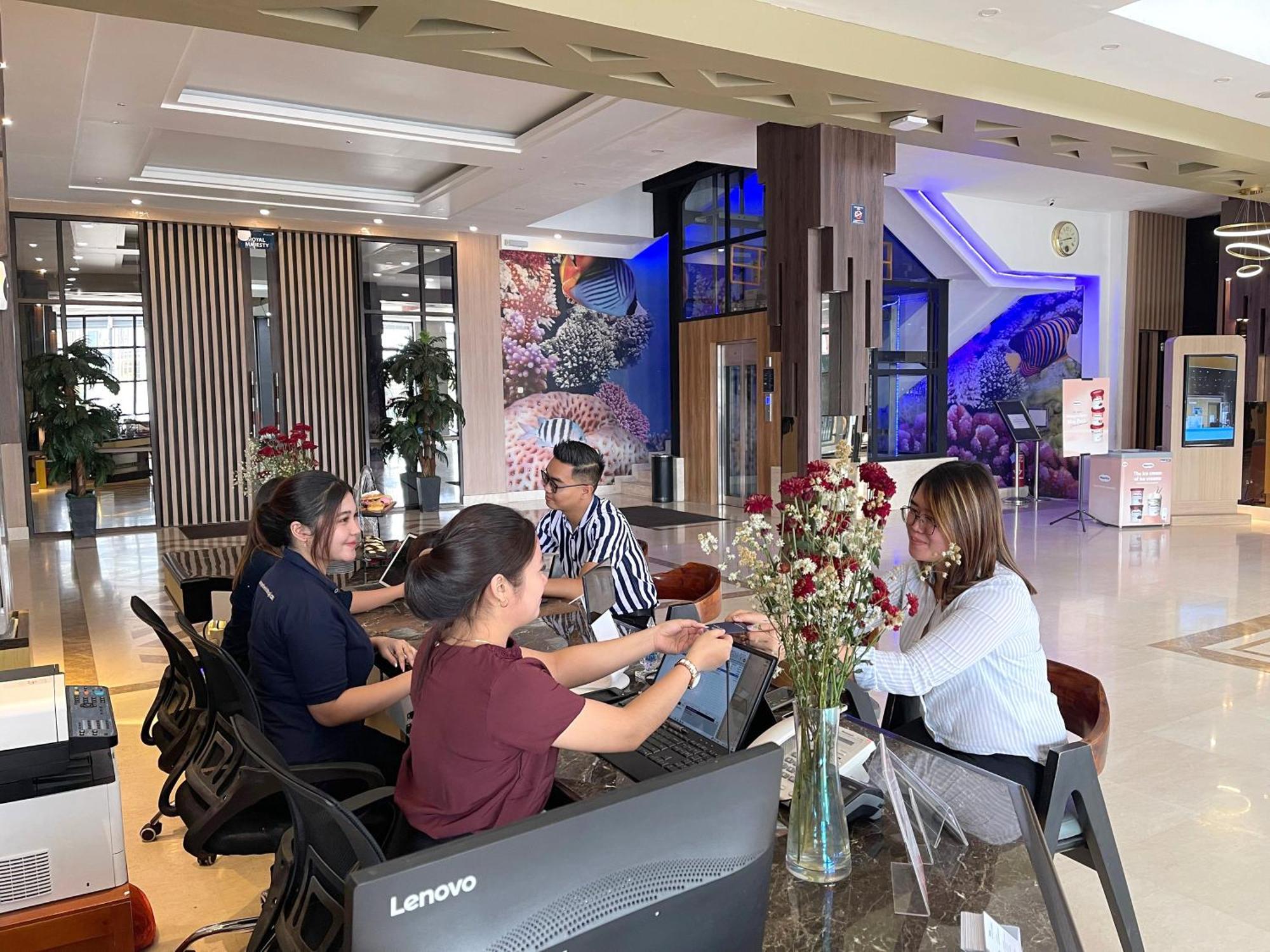 Premiere Hotel Tegal 外观 照片