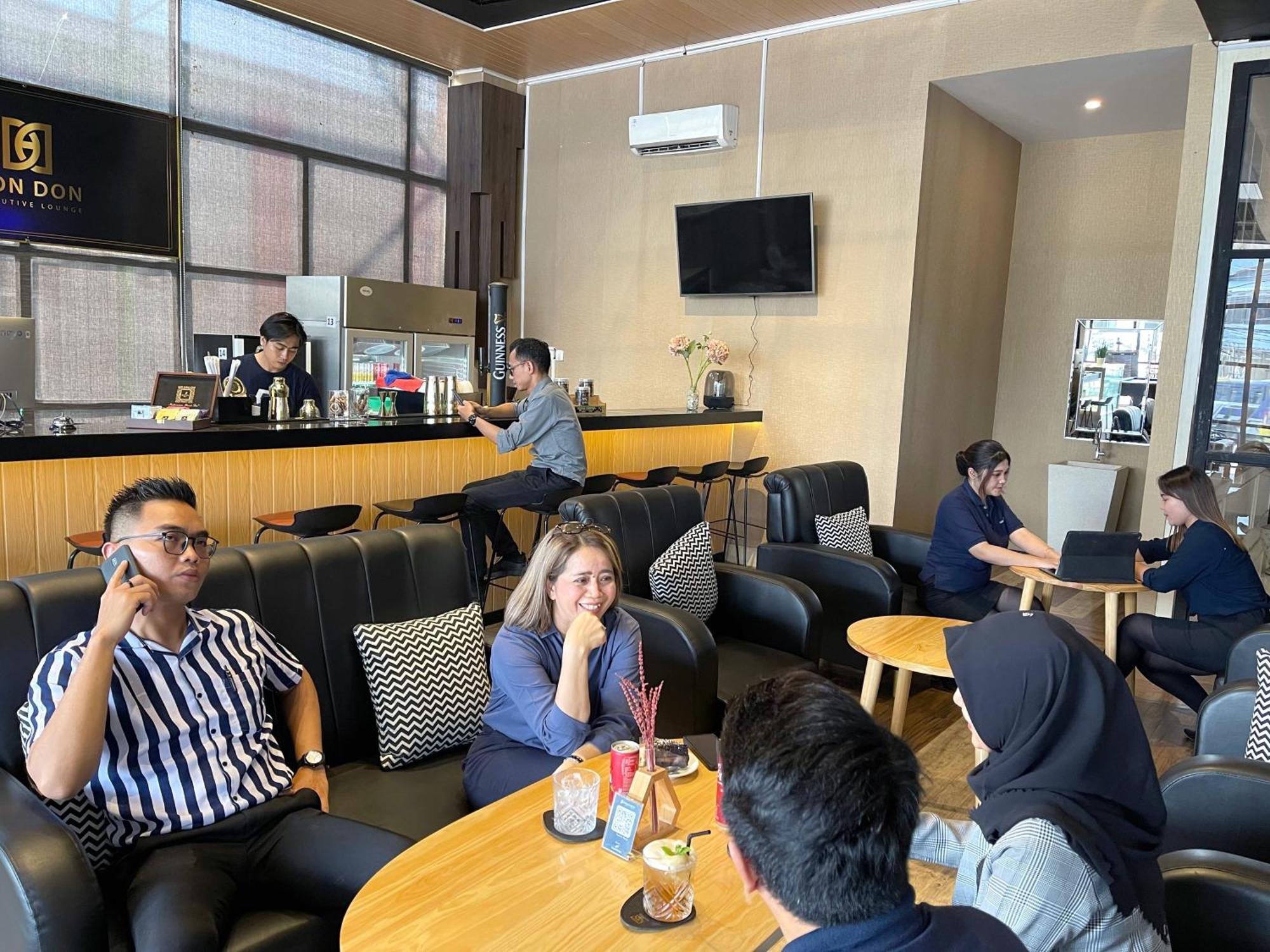 Premiere Hotel Tegal 外观 照片