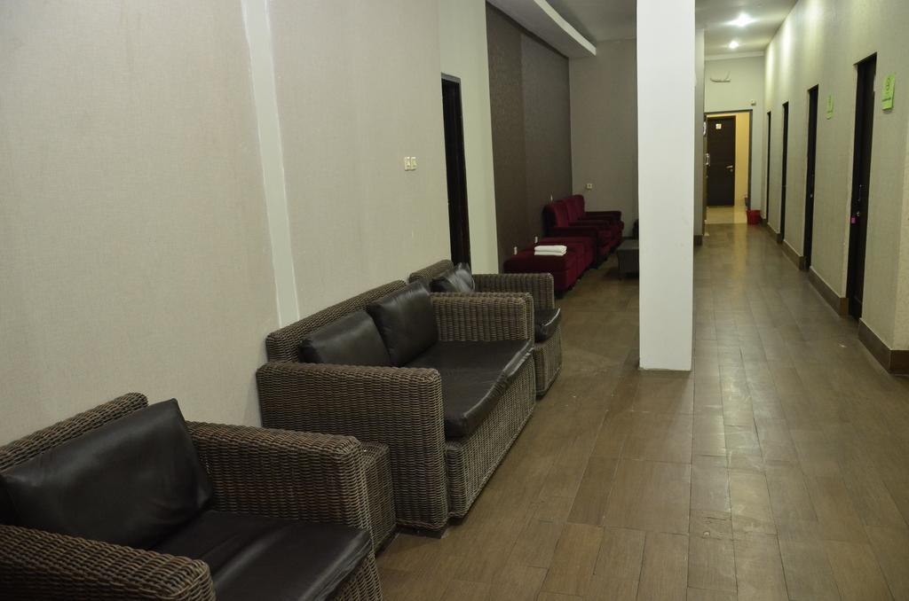 Premiere Hotel Tegal 外观 照片